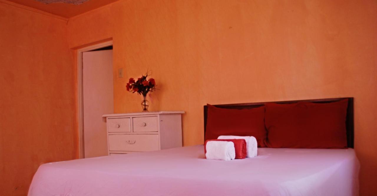 Affordable And Cozy At Content Guest House Очо-Ріос Екстер'єр фото