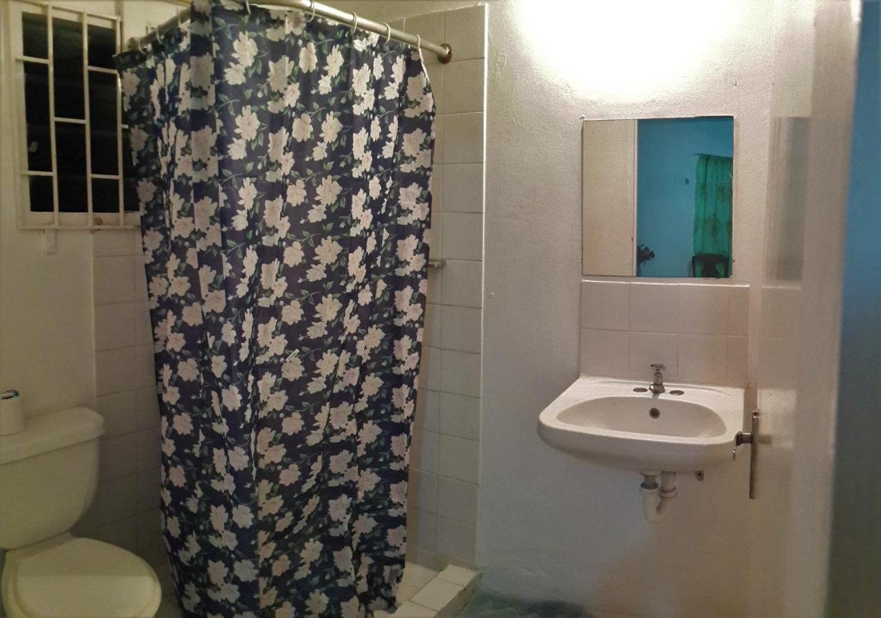Affordable And Cozy At Content Guest House Очо-Ріос Номер фото