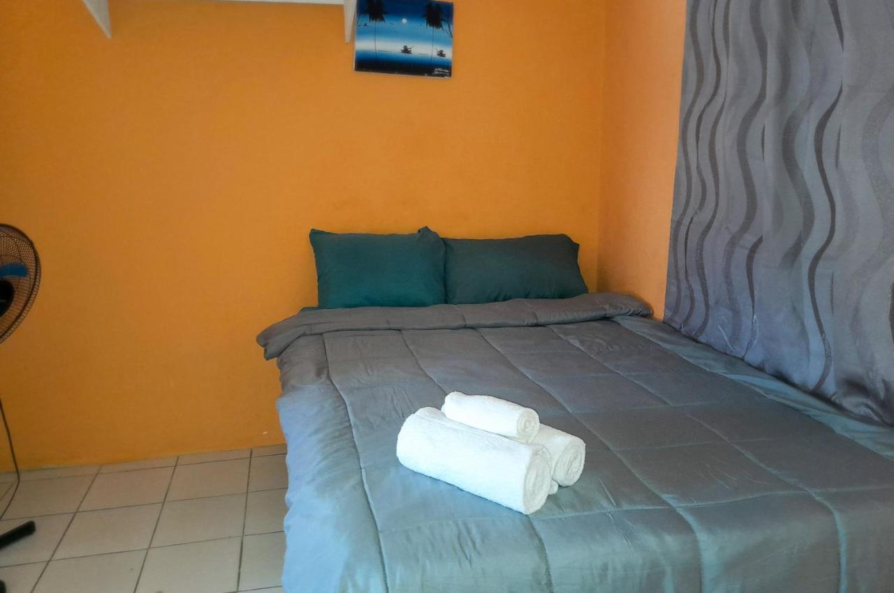 Affordable And Cozy At Content Guest House Очо-Ріос Екстер'єр фото