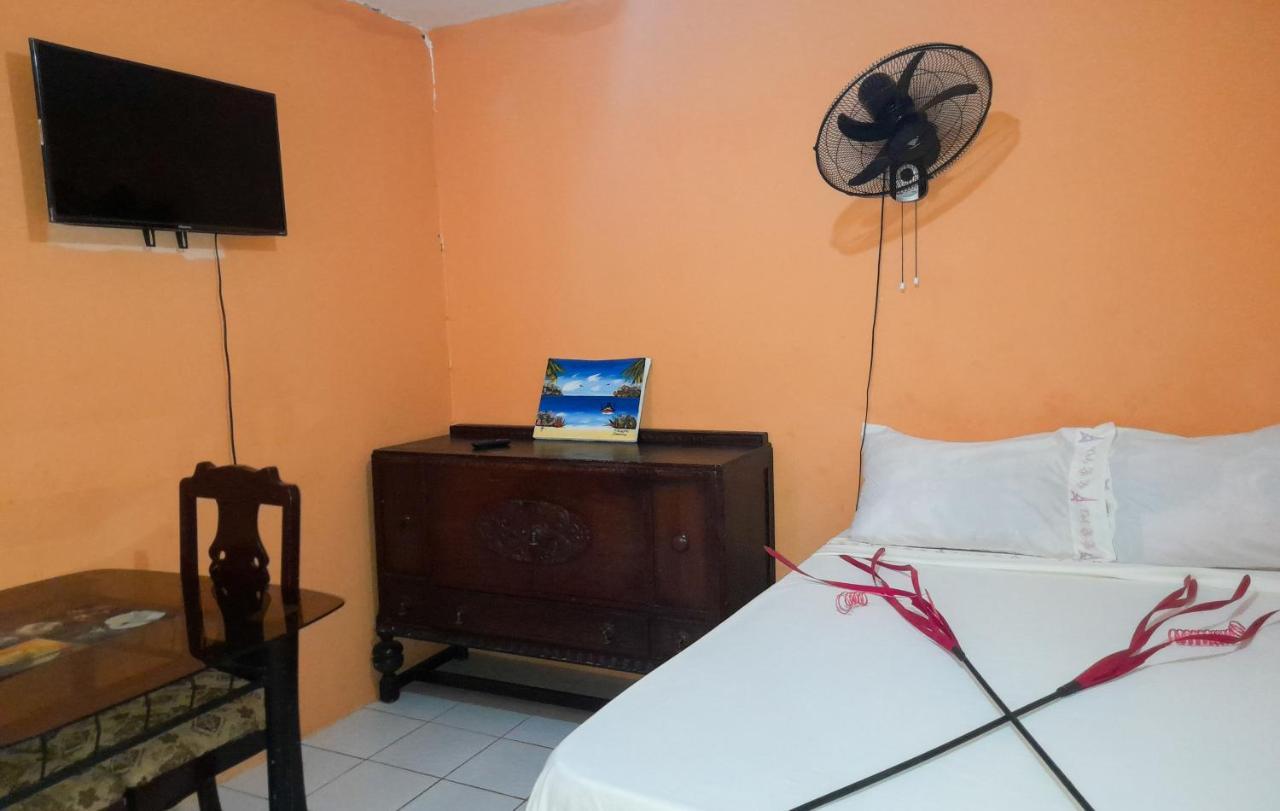 Affordable And Cozy At Content Guest House Очо-Ріос Екстер'єр фото